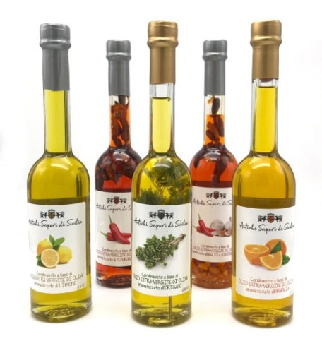 Antichi Sapori Oliwa aromatyzowana pomarańczą 100ml. grupa różnych olejów smakowych w szklanych butelkach