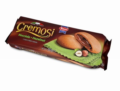 cremosi orzech, okrągłe ciastka kakaowe z nadzieniem orzechowym